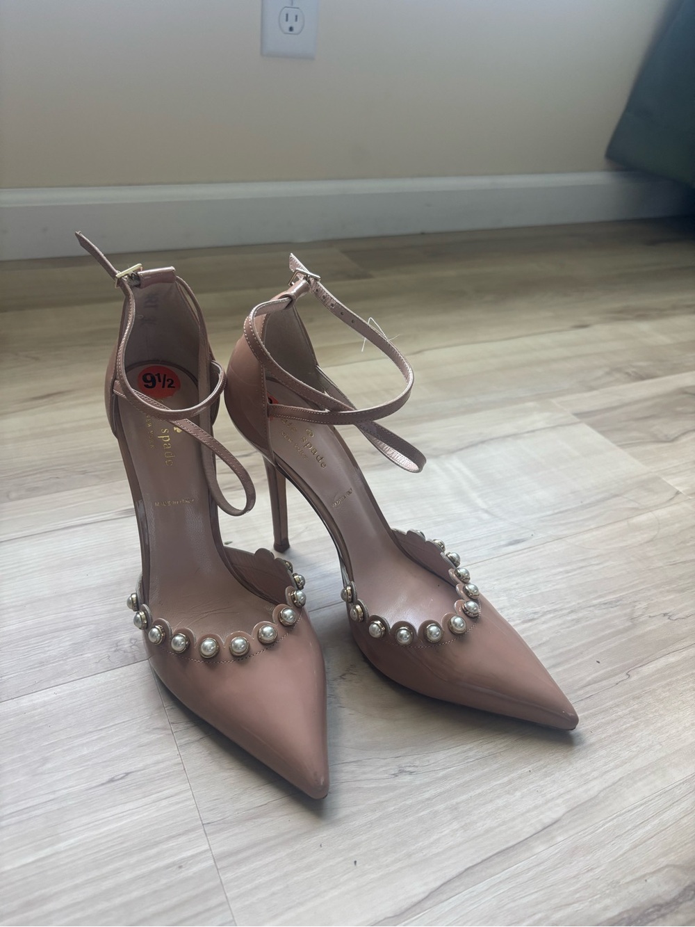 Kate Spade Blush Pearl-Embellished Pumps - great condition - size 9.5
